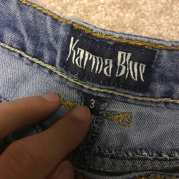 Shorts - Picture 3 of 3